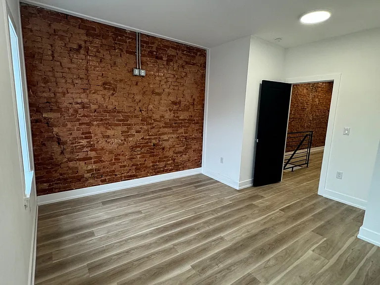 1224 W Hilton St #B — Photo 7