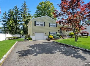 40 Furman Dr, Emerson, NJ 07630
