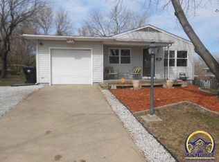 124 SW 40th Ter, Topeka, KS 66609