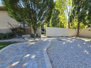 11140 S Farnsworth Ln, Sandy, UT 84070