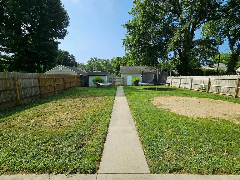730 Maple St — Photo 36
