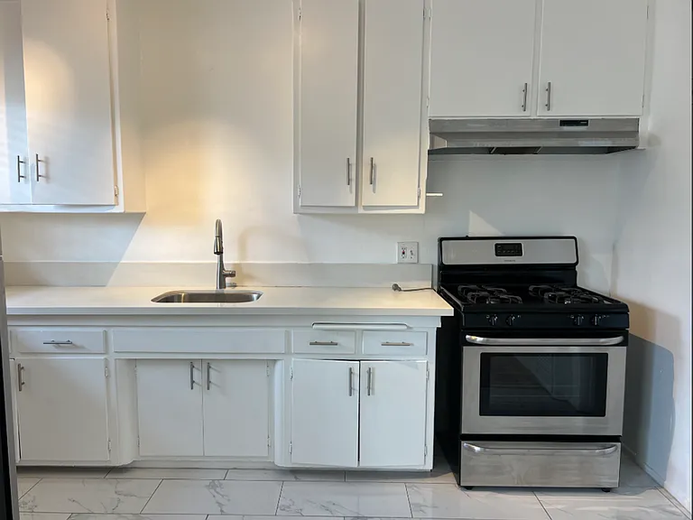 Glendale Terrace Apartments - AC Townhomes LLC — Photo 8
