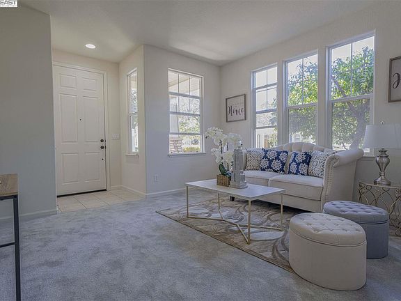 4th image of 220 Dutra Vernaci Dr