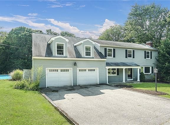 2nd image of 8 Linda Ln