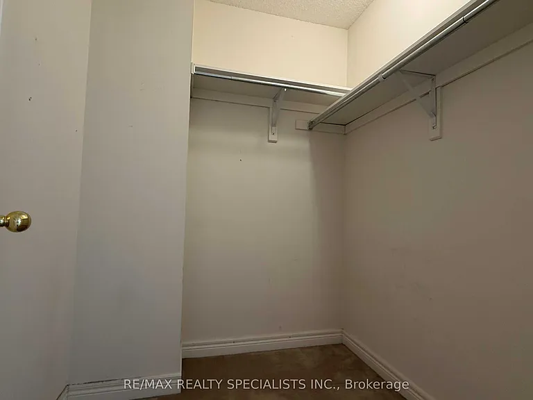 3273 Stoney Cres — Photo 16