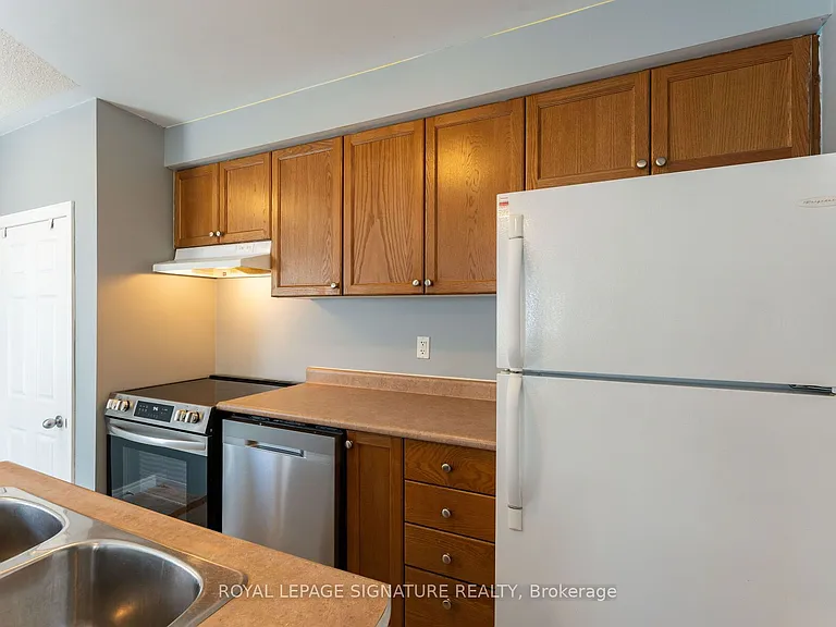 6 Innisvale Dr — Photo 3