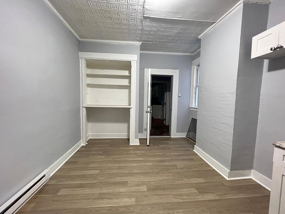 2nd image of 634 Grove St #1M