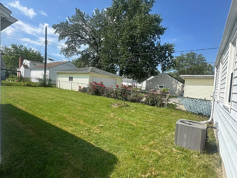 154 Calvin Ct N — Photo 28