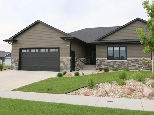 2701 W Oak Hill Dr, Sioux Falls, SD 57108