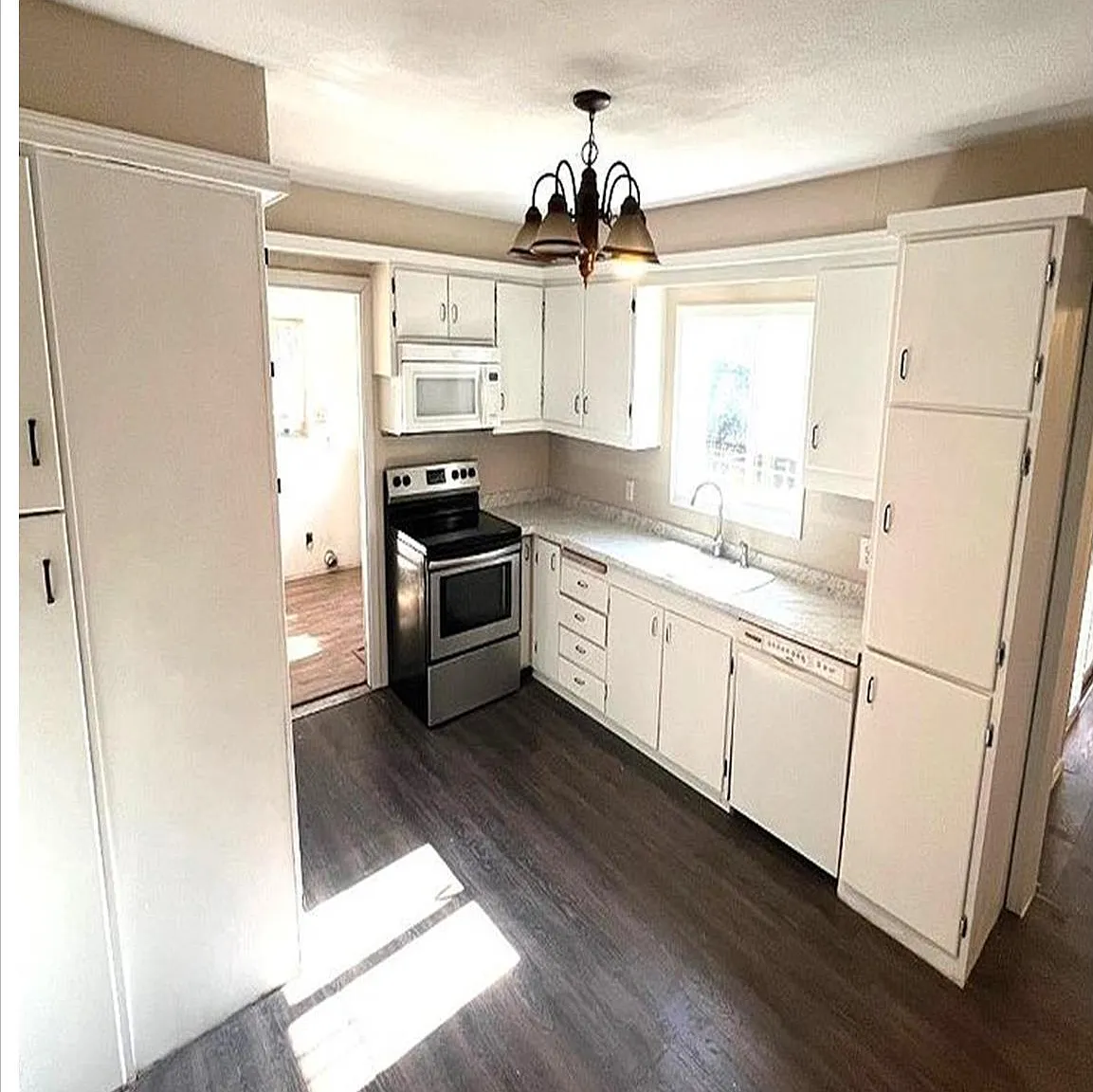 19204 Brookside Ave — Photo 2