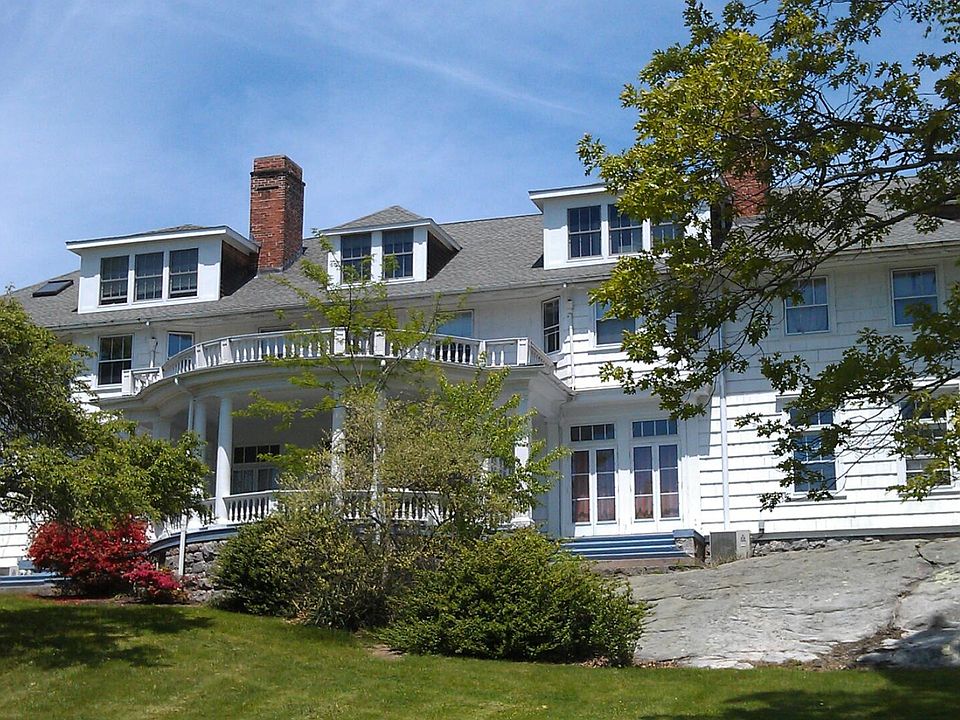 1st image of 7 Hillcrest Dr Unit 4