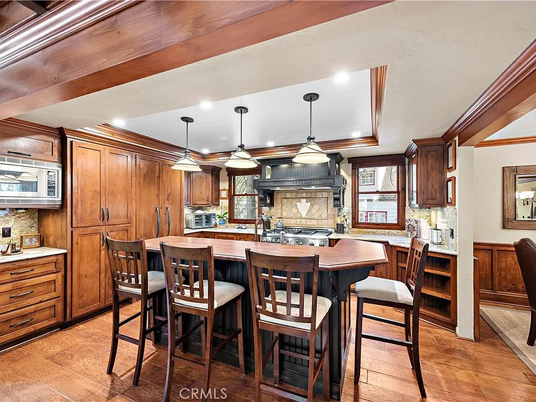 400 Cottage Grove Rd — Photo 25