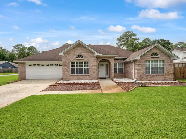 121 7th St, Niceville, FL 32578