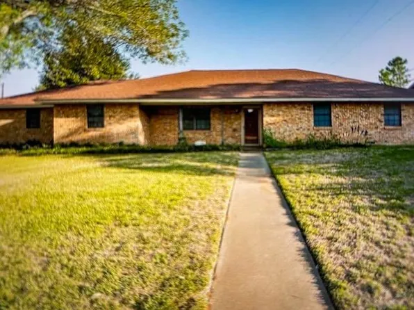 1402 Center Dr, Stephenville, TX 76401