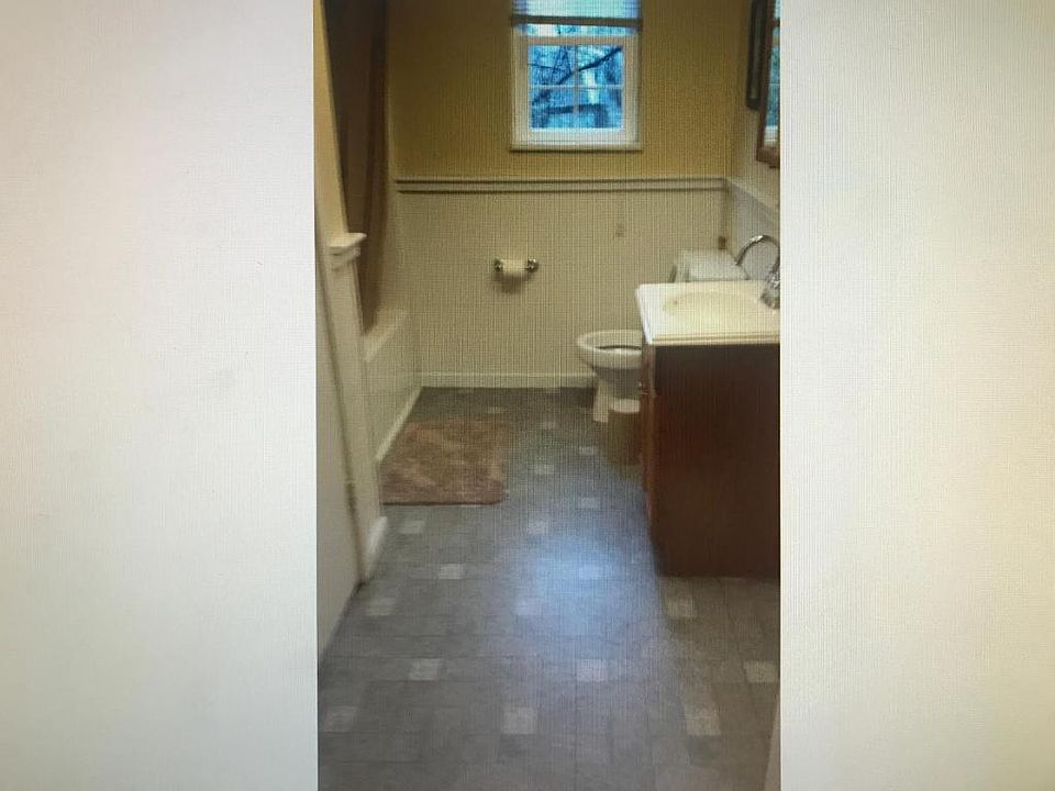 2nd image of 223 Cherry Ave Unit E