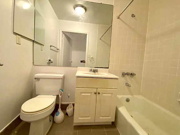 4th image of 119 15th St APT 1A