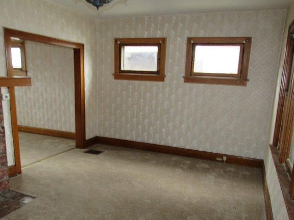 3rd image of 1823 Sullivant Ave