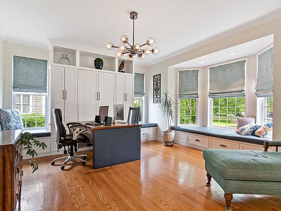 3rd image of 2814 Park Ln