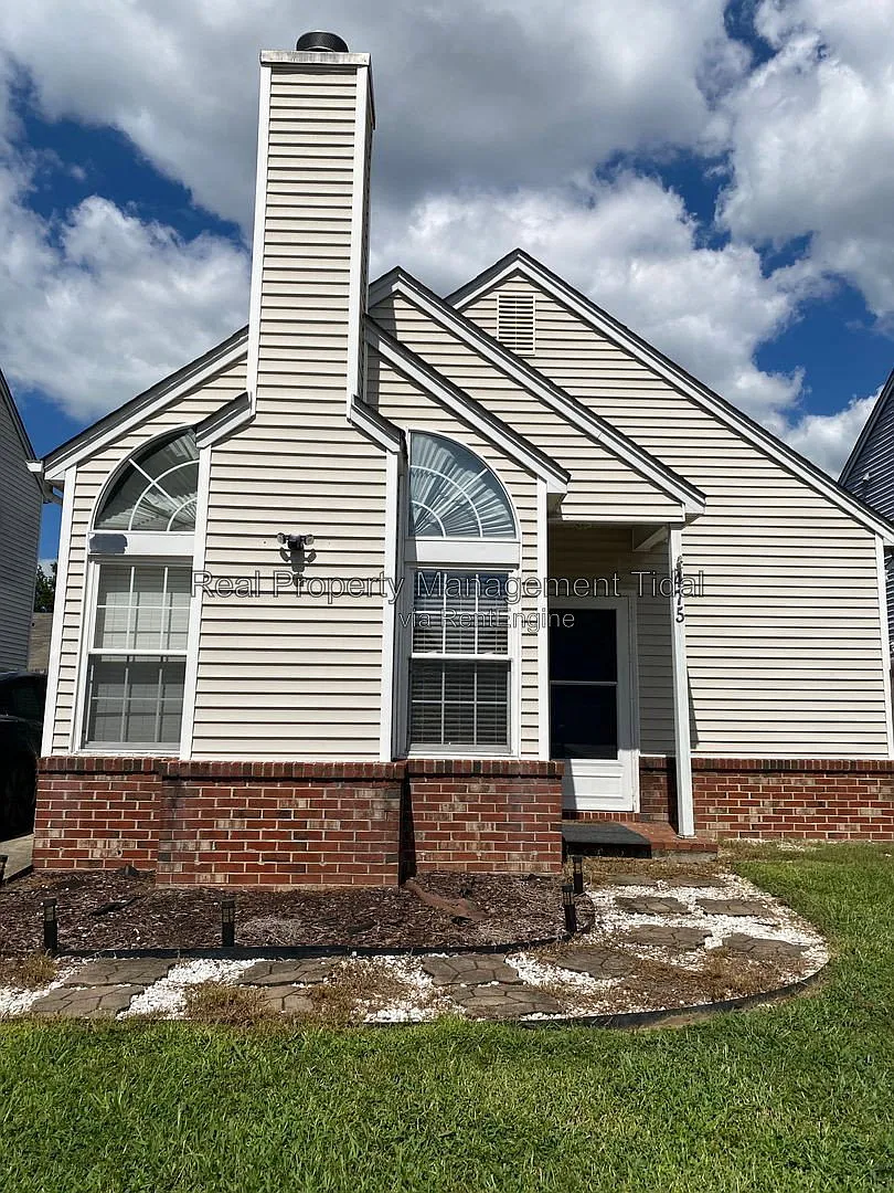 2 bed, 2.0 bath, 1050 sqft, $1,700 — Photo 1