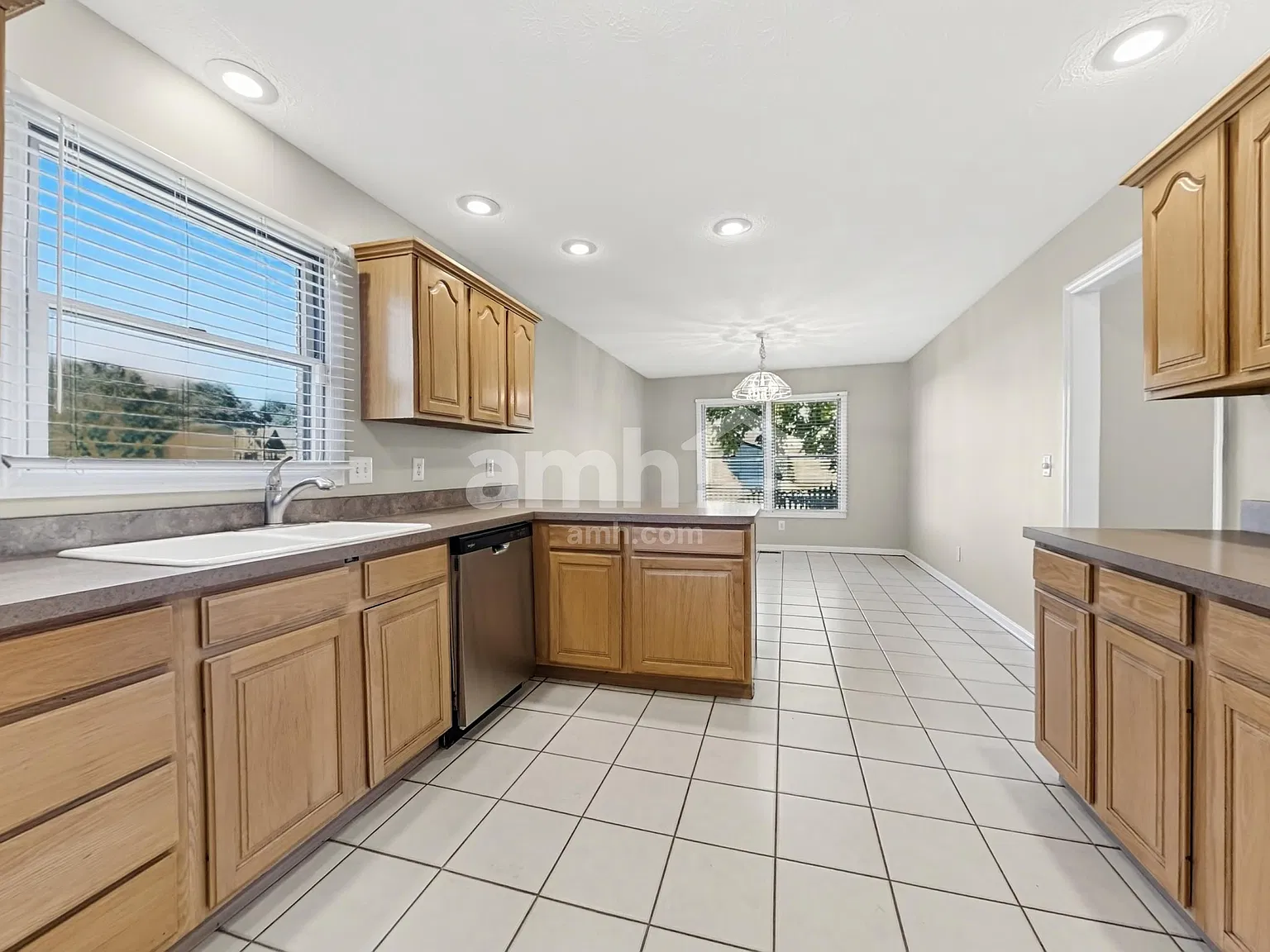 3 bed, 2.0 bath, 1782 sqft, $2,195 — Photo 3