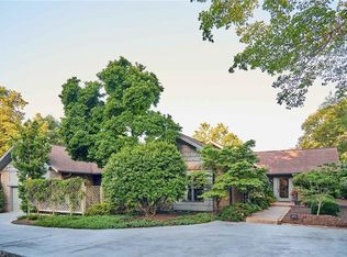 1401 Kensington Dr, High Point, NC 27262