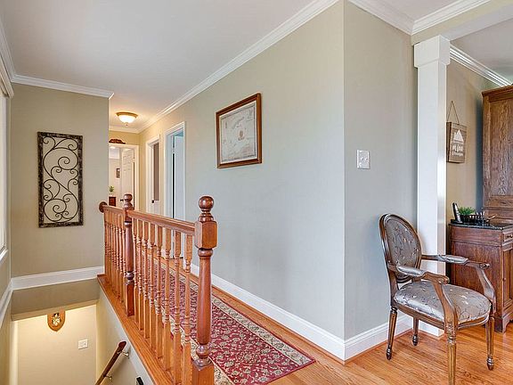5th image of 7105 Woodglen Ct