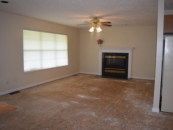 2nd image of 552 Keeneland Blvd