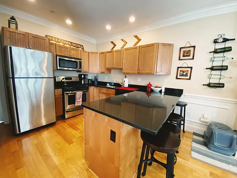 138-142 W 9th St #4 — Photo 7