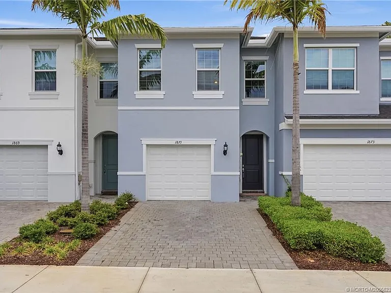1871 SE Tarni Way — Photo 1