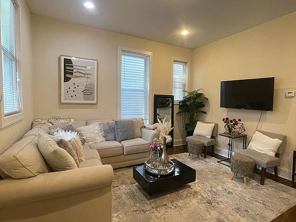 2nd image of 2619 N Southport Ave APT 1