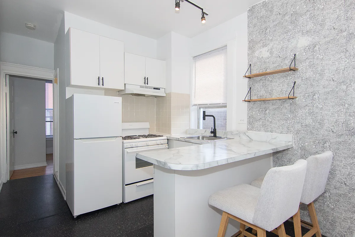 Building Photo - 31-37 30th St #3B
