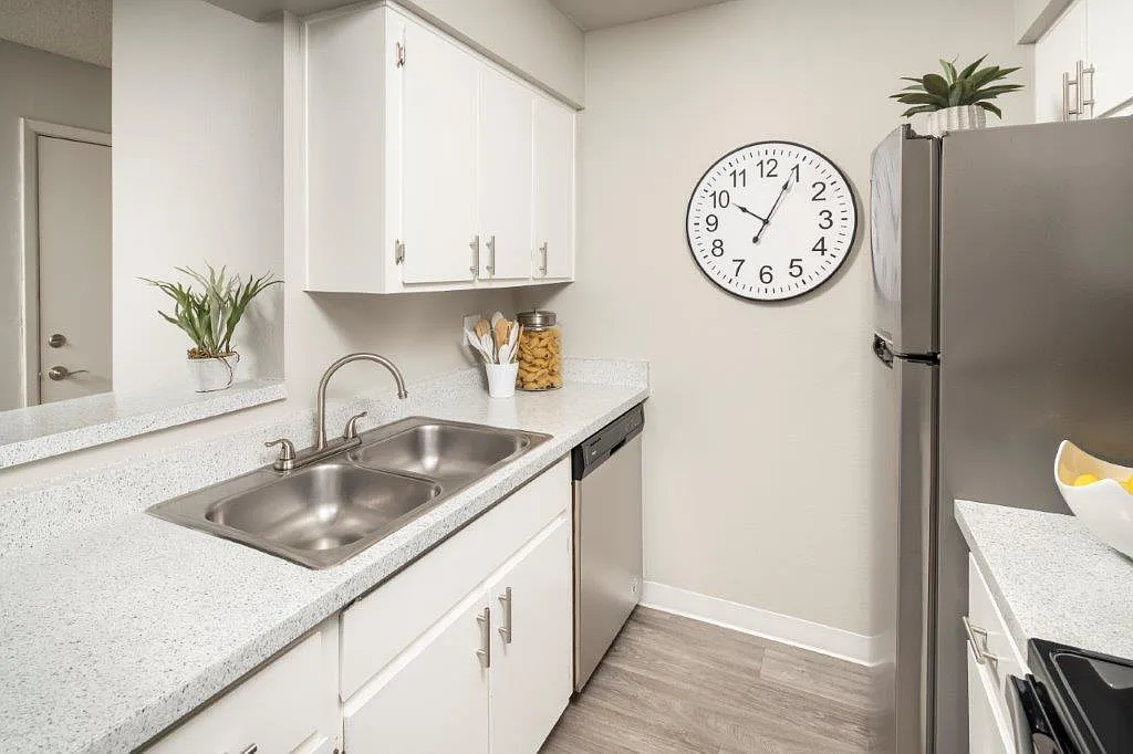 SunPointe Apartments — Photo 4