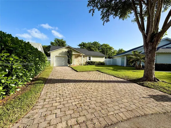 14353 SW 150th Ter, Miami, FL 33186