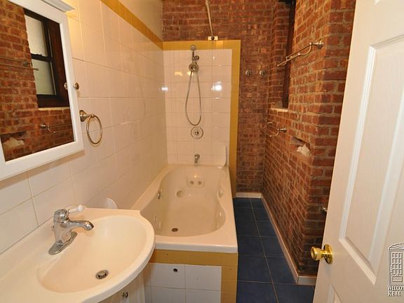 5th image of 4142 42nd St APT 1E