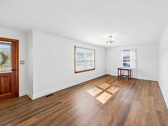 3rd image of 247 Edgewood St