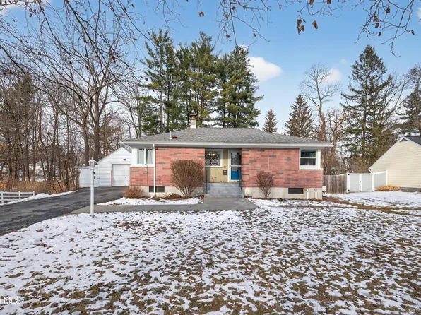 27 McMillen Place, Delmar, NY 12054