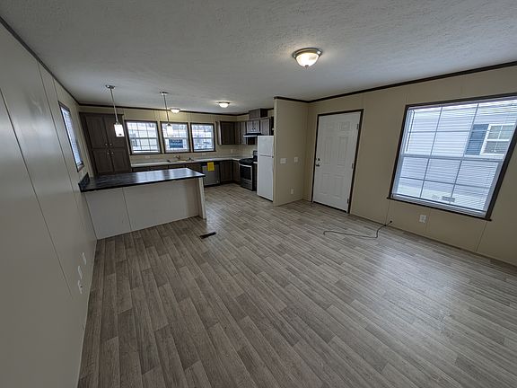 4th image of 503 Sterling St E #503SE