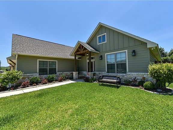 2nd image of 1009 Meadow Wood