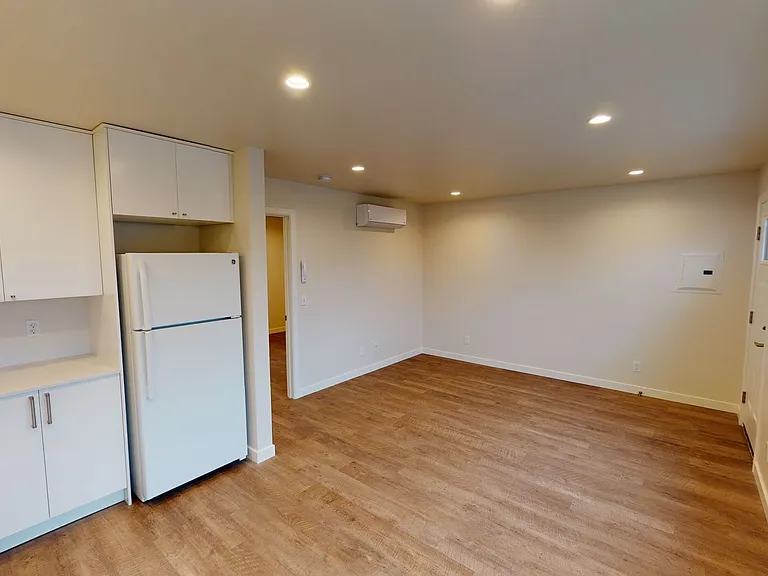 172 C Ave #5 — Photo 2