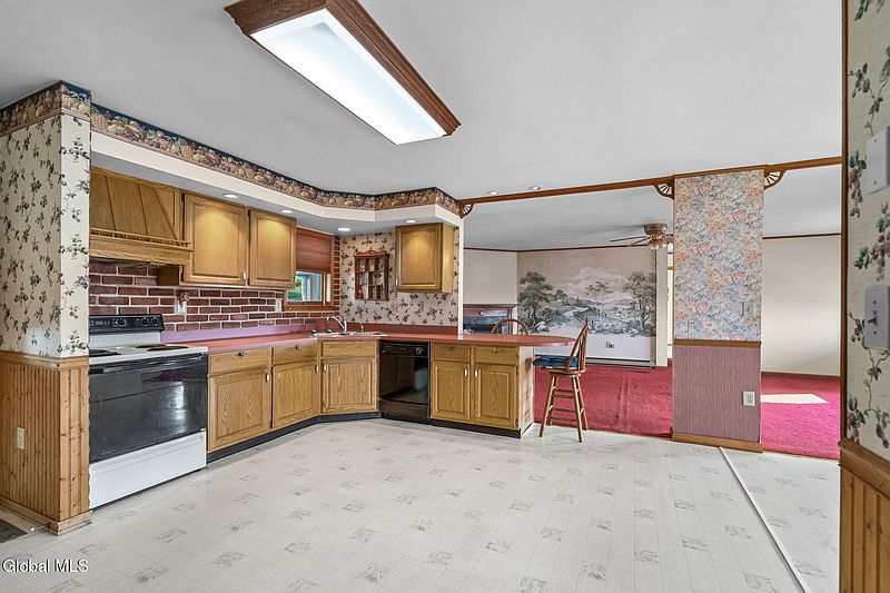 5th image of 43 Gurley Avenue