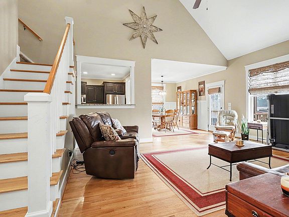 5th image of 176 Braddock Dr