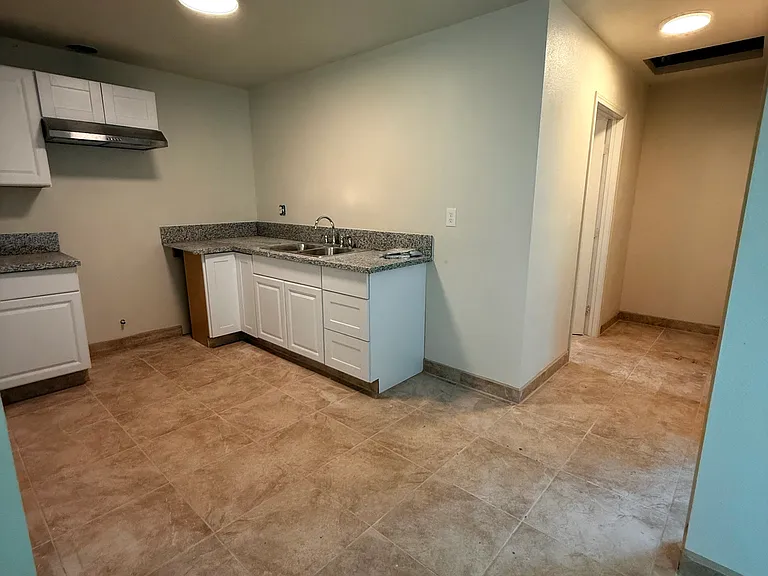 S Valentine Ave — Photo 6
