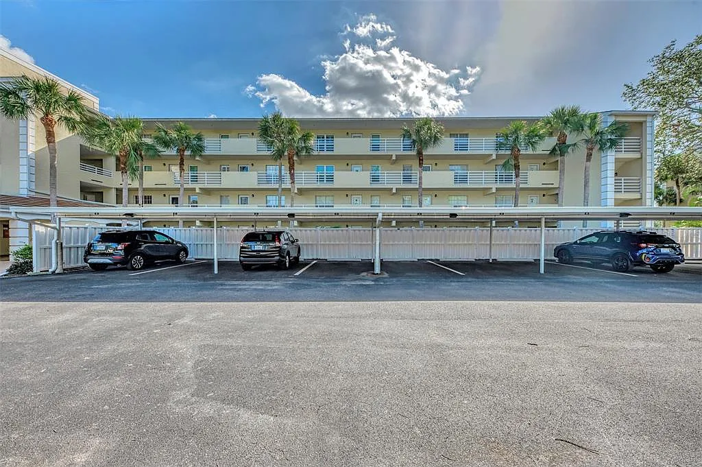 2 bed, 2.0 bath, 997 sqft, $6,000 — Photo 2