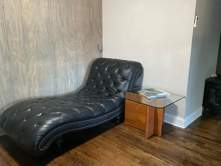Bedroom 4 sitting area