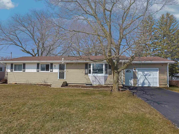 2975 Continental Dr, Bay City, MI 48706