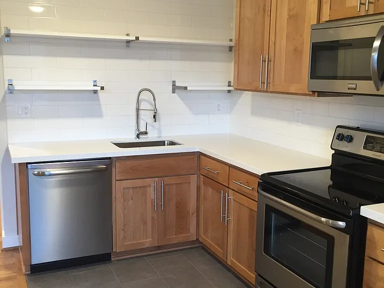 Berkeley Apartments — Photo 15