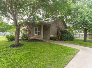 512 Brookside Dr E, Bryan, TX 77801