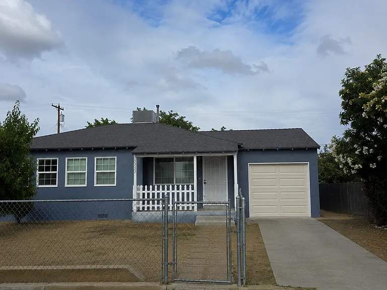 2527 S Holly Ave — Photo 1