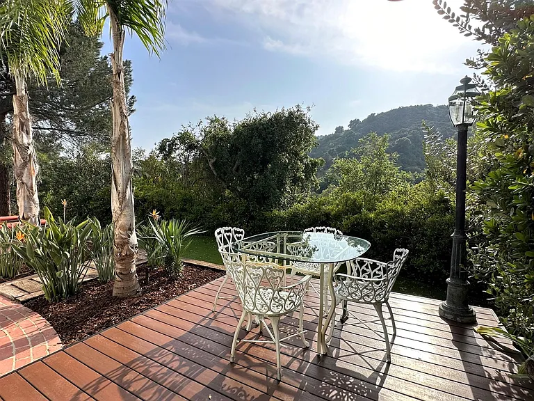 2400 Benedict Canyon Dr — Photo 12