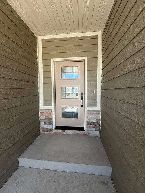 3 bed, 1405 sqft, $2,400 — Photo 2